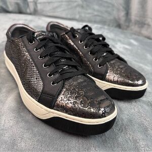 Johnston & Murphy callie print lace up sneaker size 7 great preowned little wear